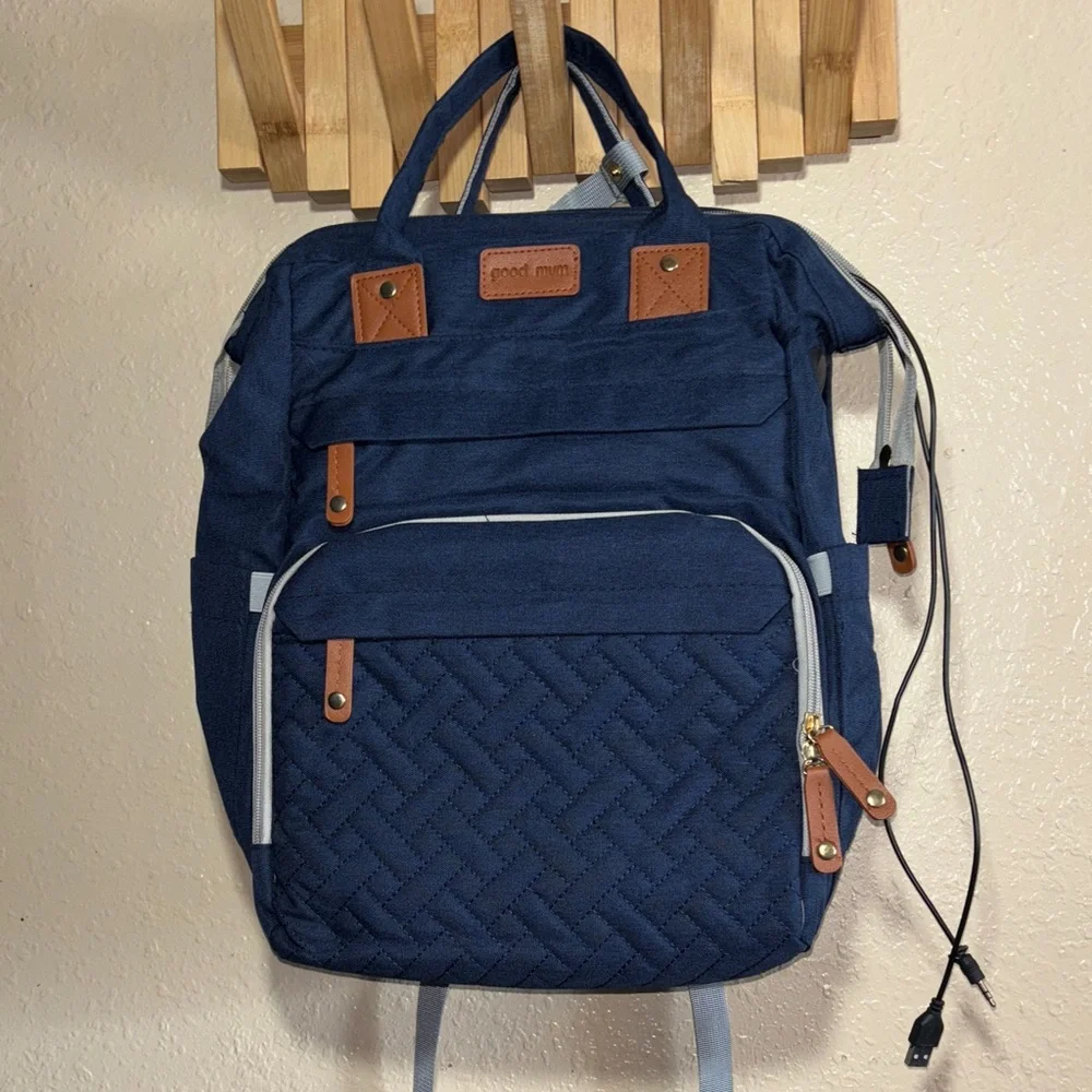 NWOT GOOD MUM Multifunctional Diaper Bag. The bag has a quilted front p